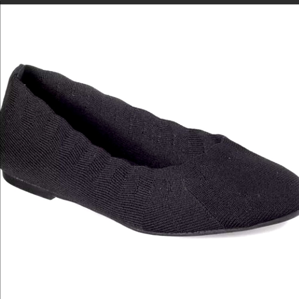 Sketchers Cleo Bewitch Flats - Black. Fit like a size 9.
